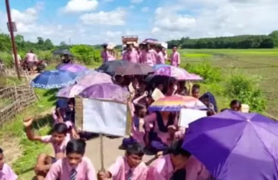 Shortage of teachers in Bhuratali Class 12th School in Sabroom, students held a protest Shortage of teachers in Bhuratali Class 12th School in Sabroom, students held a protest